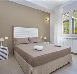 5 bedroom villa with infinity pool, Castellammare del Golfo, sleeps 9